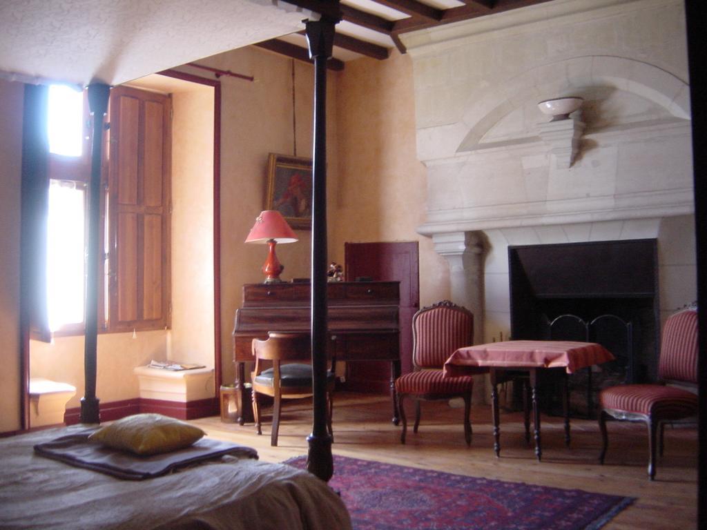 Bed and Breakfast Chateau De La Roche Martel Roiffe Номер фото
